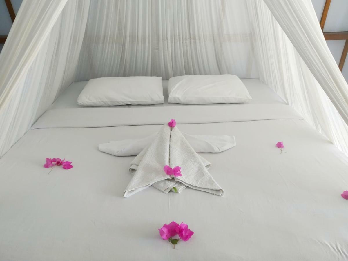 Sunset Beach Bungalow Gili Meno Exterior foto