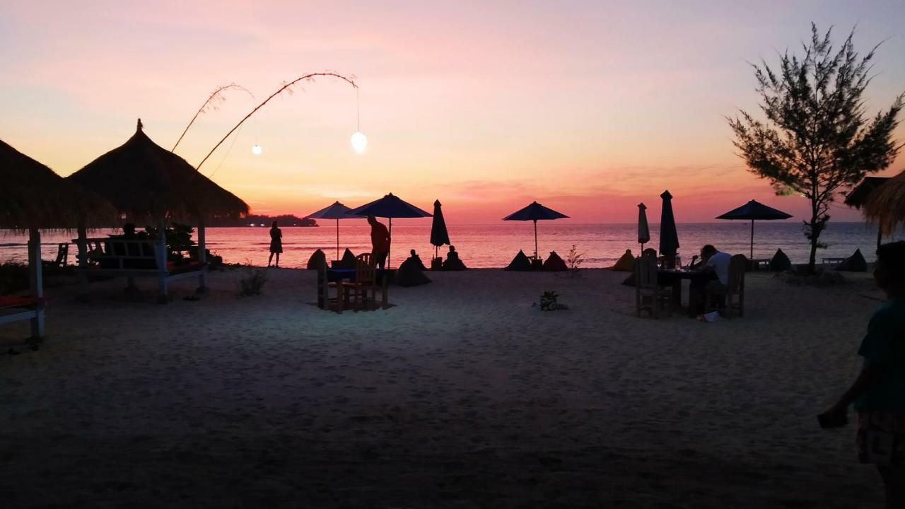 Sunset Beach Bungalow Gili Meno Exterior foto